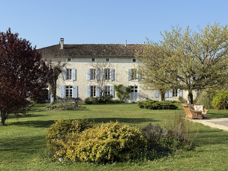 Chambres Hotes Charente 16 Grand gîte de charme 19ᵉ rénové – piscine chauffée