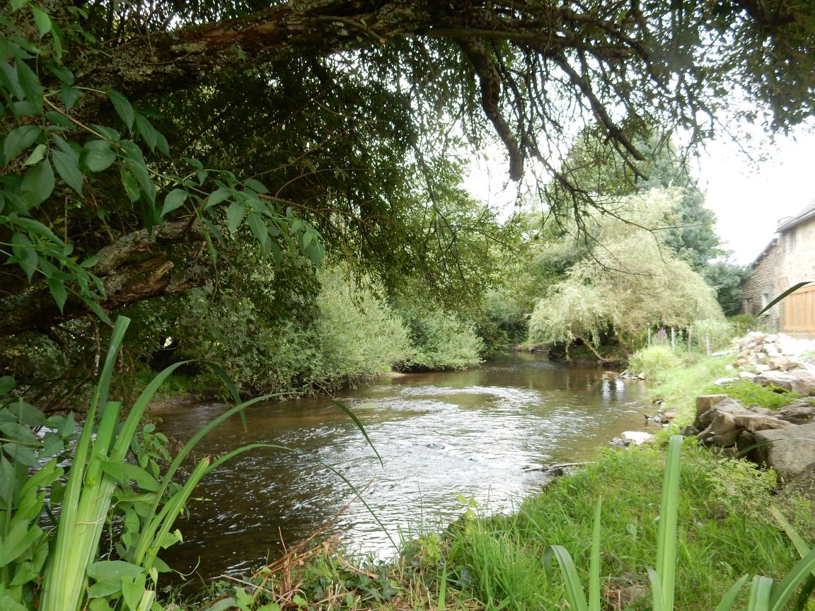 Chambres Hotes Creuse 23 Les Pieds dans l'Eau, sur la Rive de "la Gartempe"